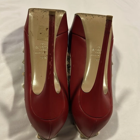 Valentino Red/Beige Leather Rockstud Crisscross Peep Toe Platform Pumps - Picture 9 of 16